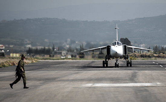 На авиабазе в Сирии началась погрузка имущества для отправки в Россию