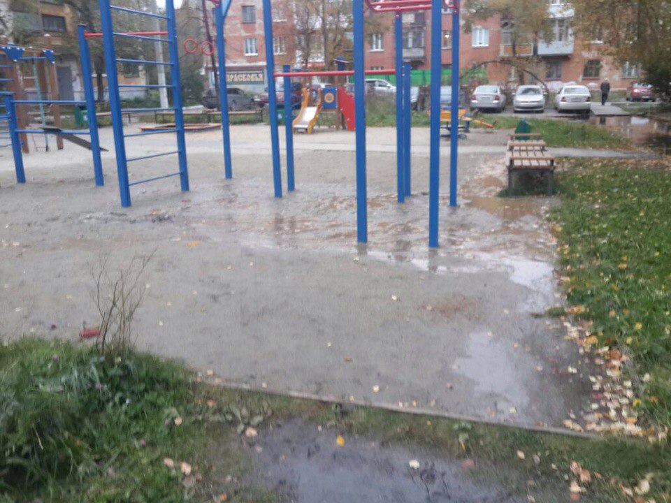 Потоп на детской площадке