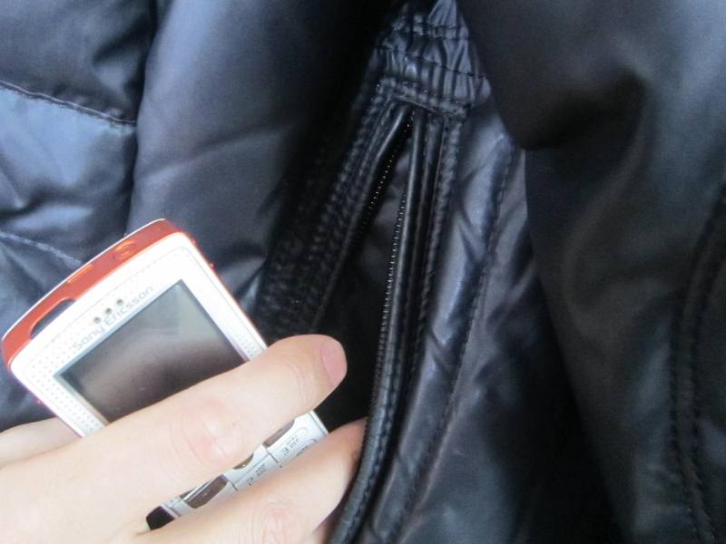 Полицейские обеспокоены многочисленными фактами краж мобильных телефонов в школах