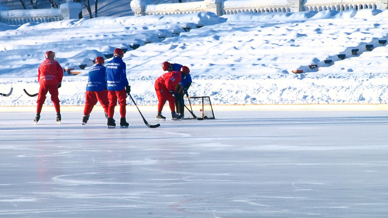 Хоккеисты "Уральского трубника" начали год с побед