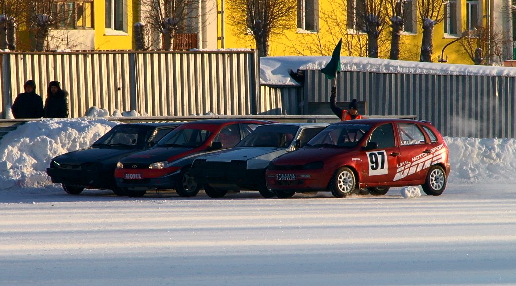 В Первоуральске прошли гонки на льду "Трек-400"