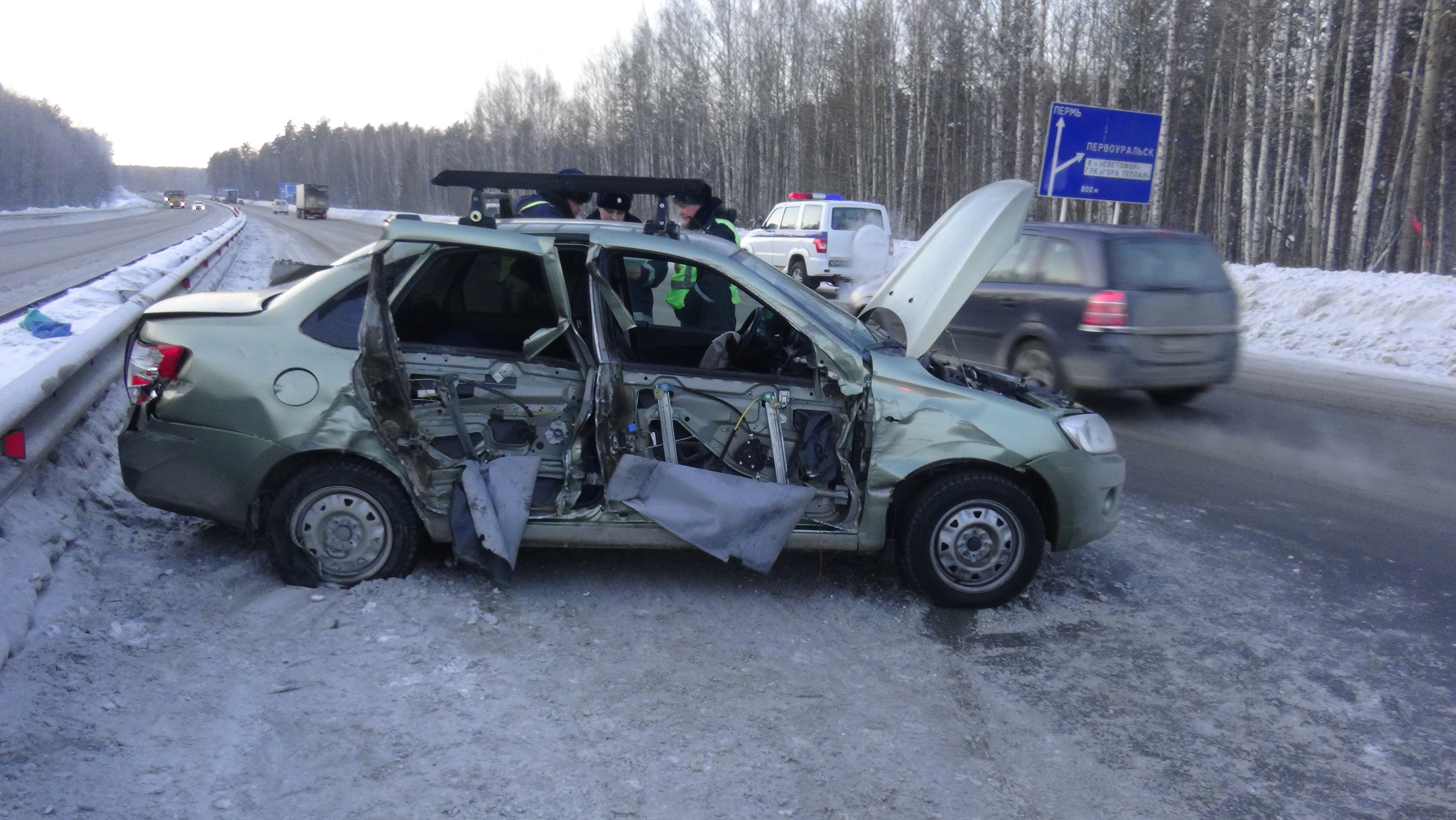 На трассе Пермь-Екатеринбург в результате ДТП погиб пассажир легкового автомобиля