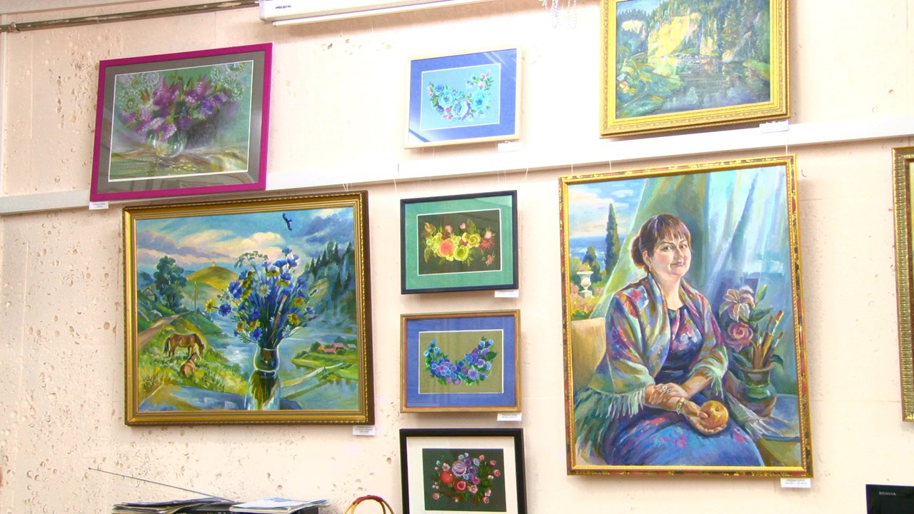 В Первоуральске семья художников организовала выставку своих работ