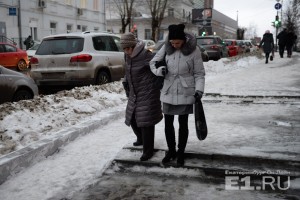 Спасатели предупредили свердловчан: на улицах стало опасно из-за гололёда