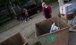 Жительница Ревды требует убрать от ее подъезда мусорные контейнеры