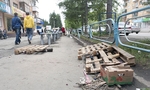 Стихийные торговые ряды возле «Хитрого» продолжают мусорить