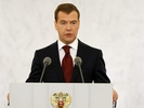 Россия, преодолев кризис, твердо и уверенно стоит на ногах - Медведев