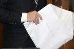 Свердловские налоговики получили по почте декларацию со взяткой в конверте