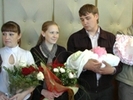 Глава Первоуральска поздравил молодых мам. Видео