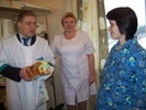 Глава города Юрий Переверзев поздравил с Днем матери женщин в перинатальном центре Первоуральска