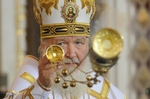 Патриарх Кирилл в Рождество призвал противостоять культу наживы