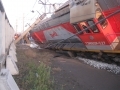 Пассажирский поезд столкнулся с электровозом в Свердловской области