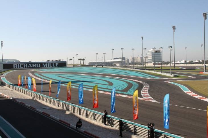 Клиенты АЗС «Газпромнефть» покорили гоночную трассу в Абу-Даби