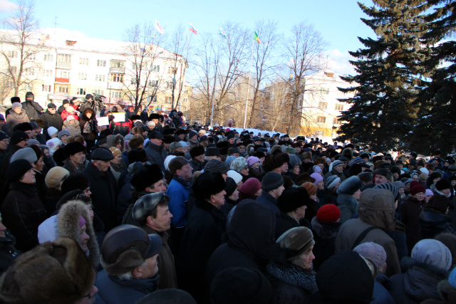 В Первоуральске прошел митинг против рейдерского захвата города. Видео