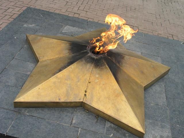 Памятники погибшим воинам и воинские захоронения решено взять под особый контроль