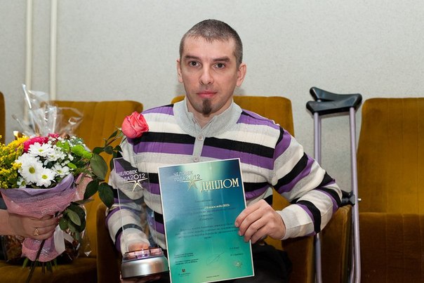 Колясочник-музыкант Павел Поповиченко ищет деньги на синтезатор