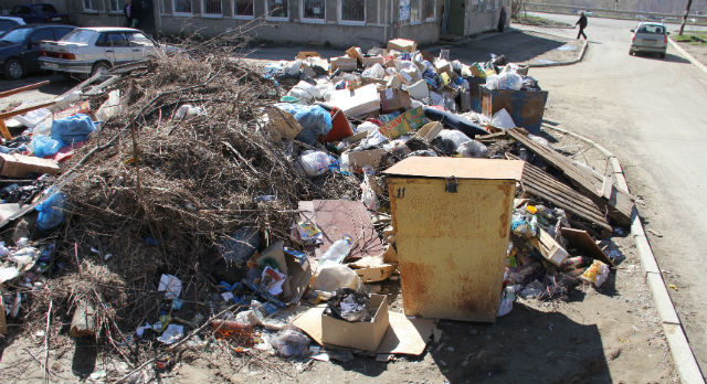 Администрация поборется за чистоту мусорных площадок