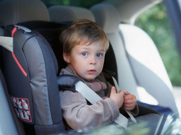 За 2 часа профилактической операции сотрудники ГИБДД выявили 20 нарушений правил перевозки детей в автомобиле
