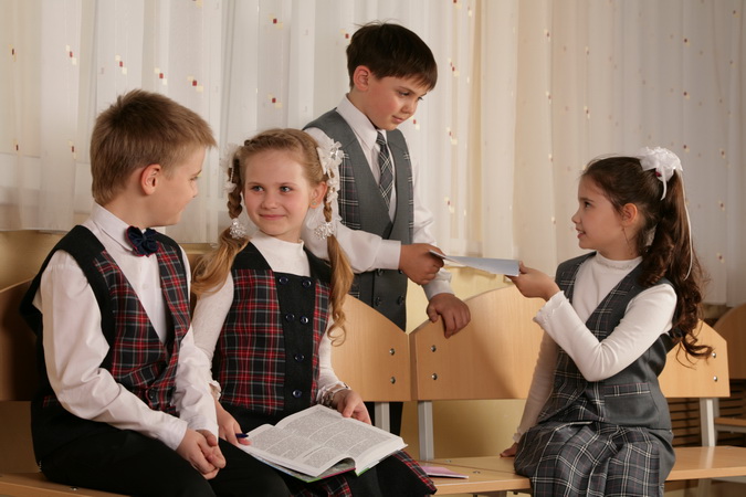 В Свердловской области требования к форме учеников утвердят уставами школ