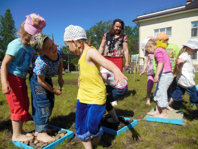Родители малышей помогли детсаду в Новоалексеевке выиграть конкурс по подготовке к летней оздоровительной кампании. Видео