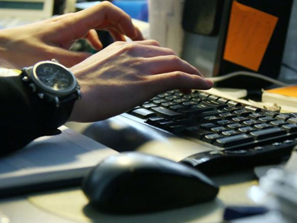 Неоформленные работники и сотрудники с серыми зарплатами будут жаловаться в Роструд через интернет-сервис
