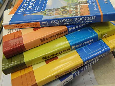 Березовского и Ходорковского в едином учебнике истории заменили на Шевчука и Пелевина