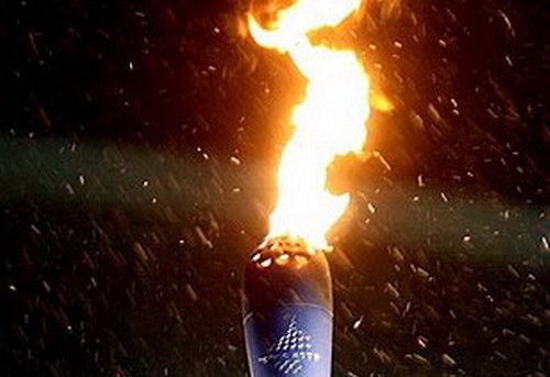 Олимпийский огонь в Свердловской области. Шапки горят, факелы гаснут. Видео