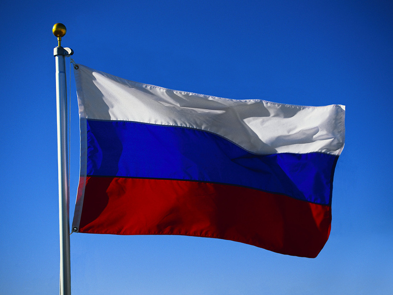 С сентября 2014 года в школах России появится триколор и будут исполнять гимн