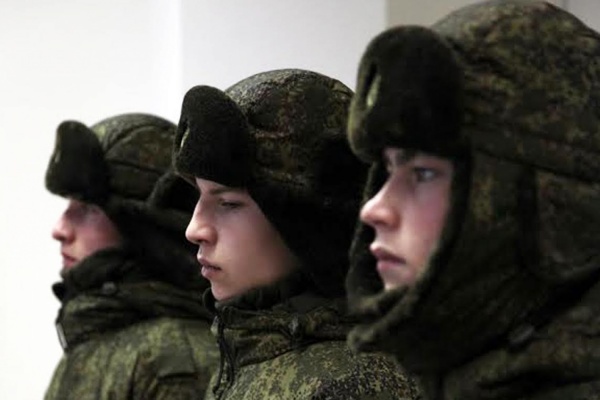 Уральских военных переодели в новую полевую форму
