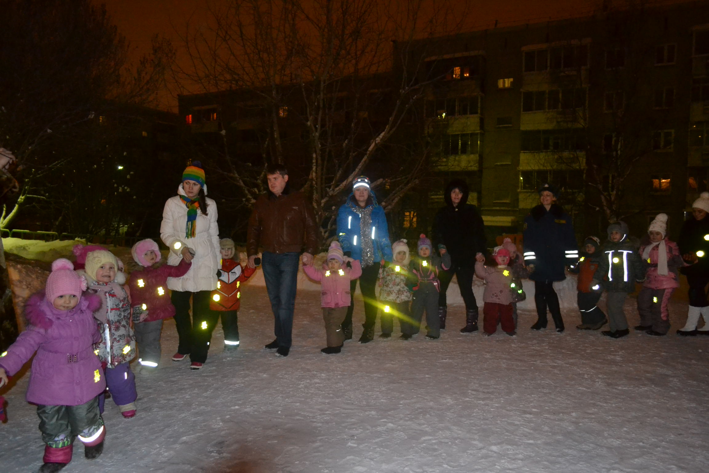 ГИБДД Первоуральска приглашает взрослых и детей  принять участие в конкурсе «Светлячок». Фото