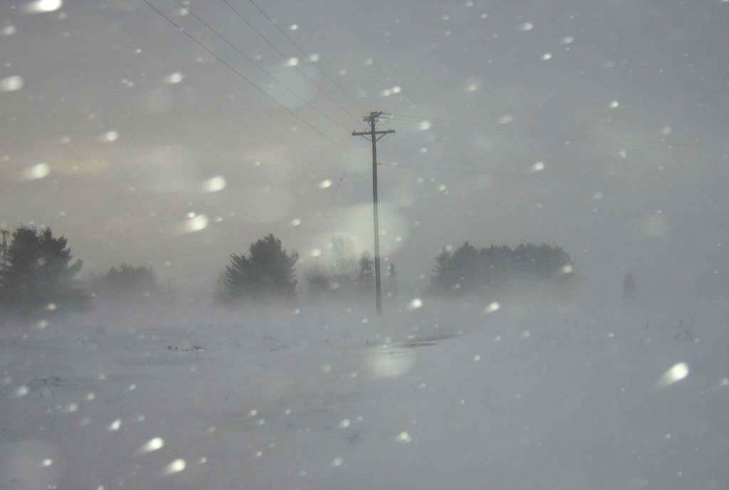 На Средний Урал надвигаются снегопады с сильным ветром