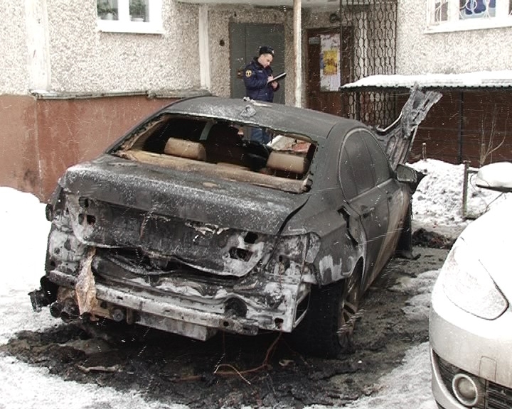 Полиция Первоуральска возбудила уголовное дело по факту поджога автомобиля