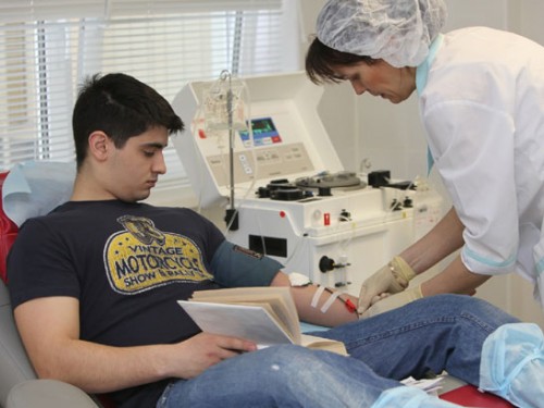 Привлечь молодую кровь в ряды доноров. Областная станция  переливания крови участвует в общероссийской акции. Видео 