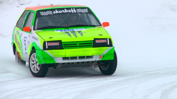 Трек-400. В Первоуральске прошли автогонки на льду. Видео