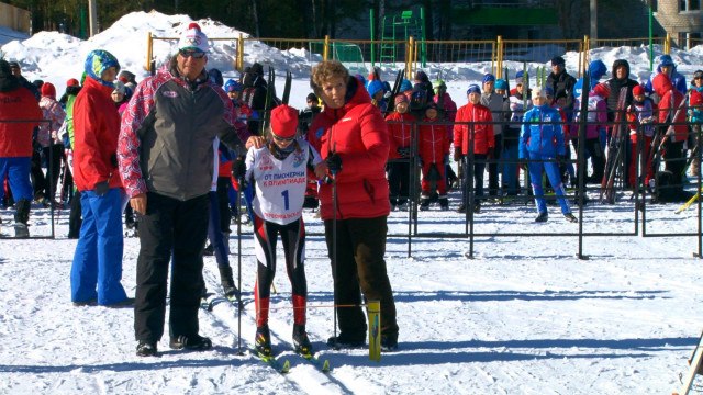 Финальный этап всероссийских лыжных гонок на призы «Пионерской правды» проходит в Первоуральске. Видео