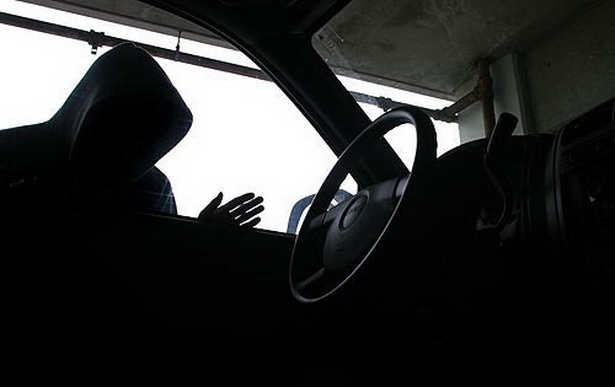 Полицейские Первоуральска разыскивают угнанный автомобиль