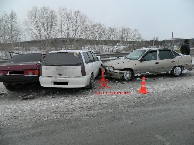 На въезде в Первоуральск произошло ДТП, в результате которого пострадали 4 человека. Фото