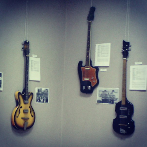 Более 20 гитар стали экспонатами ретро-выставки. Видео 