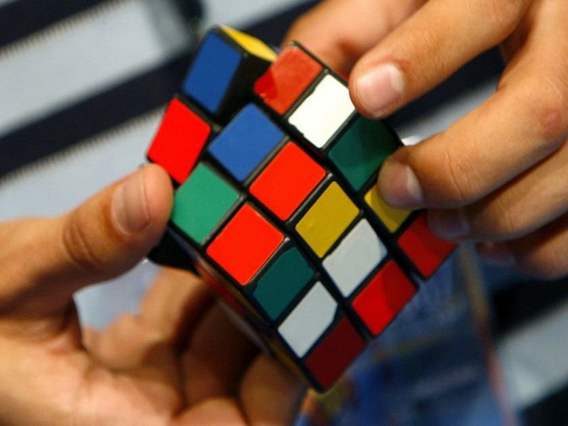 Первоуральский третьеклассник сменил компьютерные «стрелялки» на кубик Рубика. Видео 