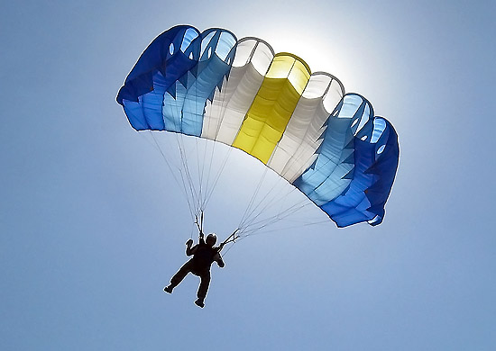 Накануне Дня парашютиста - доводилось ли первоуральцам прыгать с парашютом?