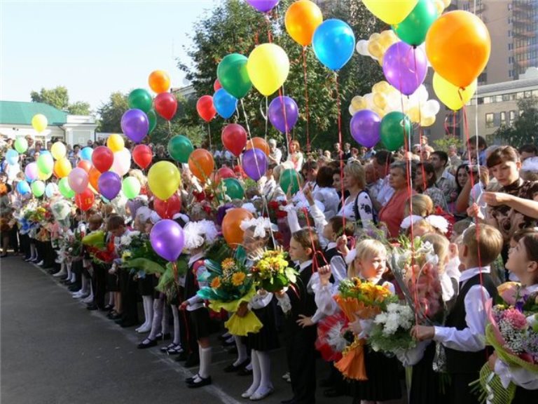 Свердловские чиновники примут участие в торжественных линейках ко Дню знаний