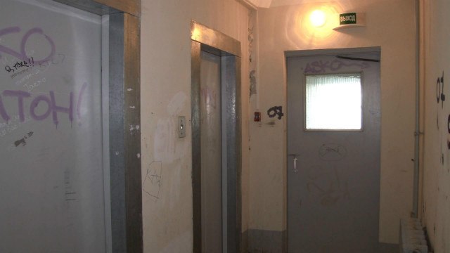 Пешком на 16-й этаж: в первоуральской высотке периодически не работают лифты 