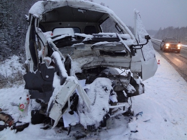 В результате ДТП на трассе Пермь - Екатеринбург погибли два человека