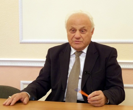 Депутат Законодательного Собрания Ефим Гришпун проведет прием избирателей