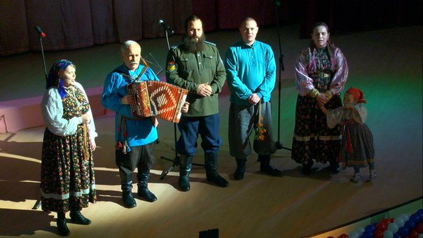 Первоуральцам презентовали книгу "Песни царской России, плененные большевиками"
