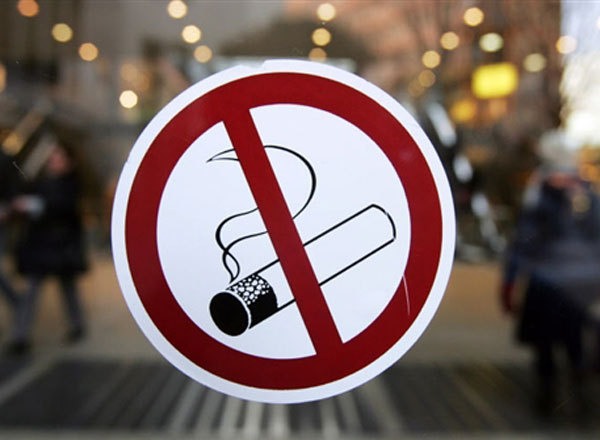 Продажу сигарет предлагают запретить лицам моложе 21 года