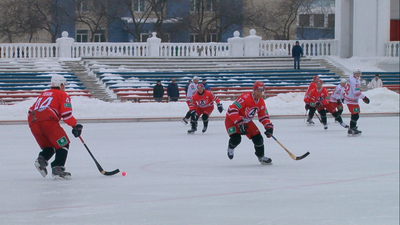 Хоккеисты "Автомобилиста" провели тренировку на первоуральском льду