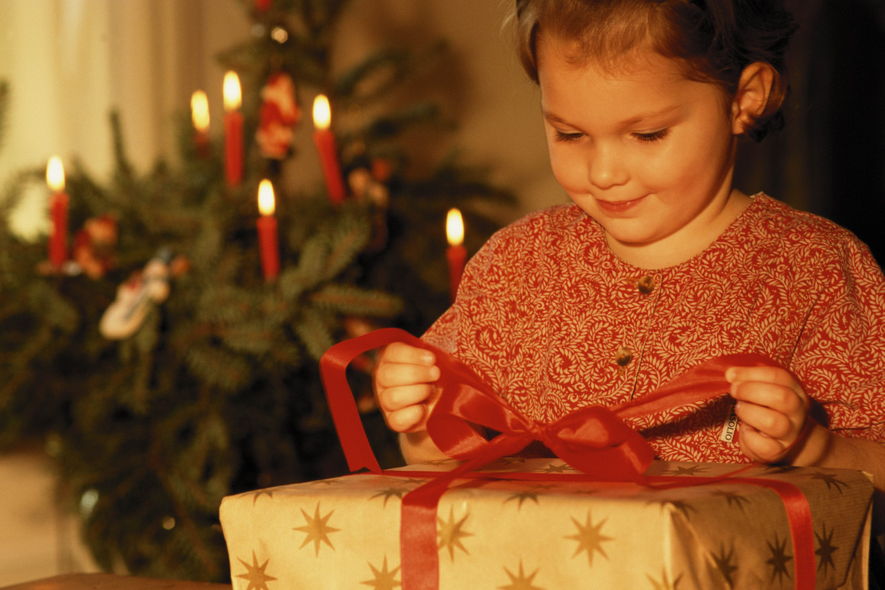 100 килограмм новогодних подарков отправятся в детские дома по всей России 
