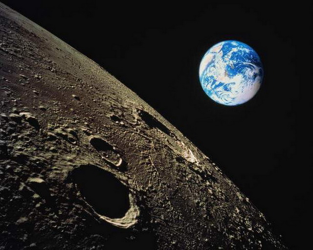 Землянам предлагают увековечить себя на Луне