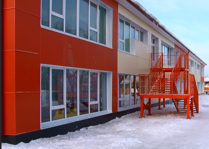 В Новоуткинске открыли детский сад и новый тренажерный зал в школе